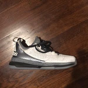 Damian Lillard basketball shoes